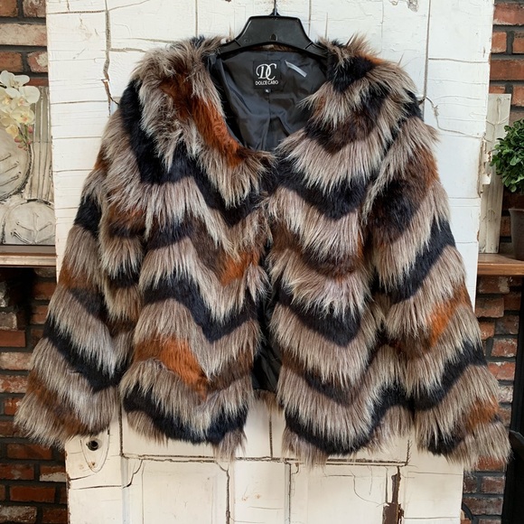 Dolce Cabo Jackets & Blazers - Dolce Cabo faux fur zig zag striped jacket retro